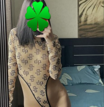 Мои длинные ноги, изысканный стиль и нежные касания сделают наше свидание незабываемым. Я знаю всю тайную географию Москвы и смогу показать тебе все ее прелести. Меня ценят за профессионализм и умение придать творческий подход каждому нашему знакомству. Снимай свою маску повседневности и позволь моим умелым рукам исследовать каждый уголок твоей фантазии. Даже самый смелый сценарий оживает вместе со мной. Смело проваливай в наш мир запретного удовольствия! 🔥🌃🌹🌟 5278, 23 года